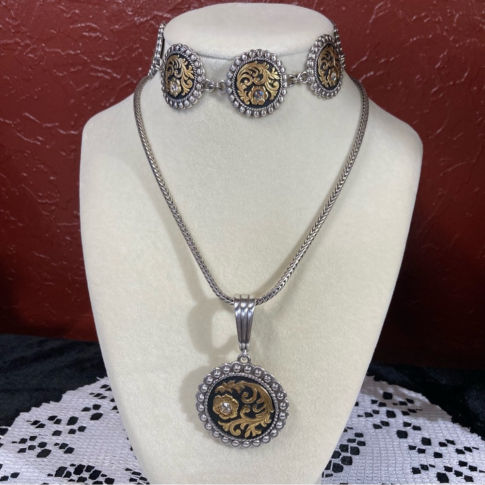 💜EUC Western Bracelet and Matching Pendant